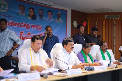 Ponguleti Srinivas Reddy Urges for Completion of Warangal Smart City Projects by Year-End