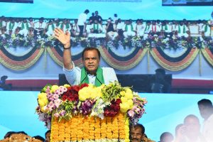 Komatireddy Venkat reddy attacks kcr