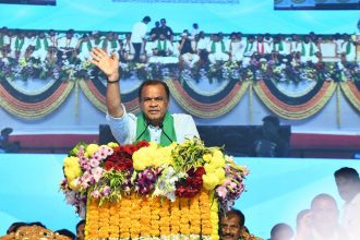 Komatireddy Venkat reddy attacks kcr