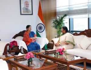 Seethakka meets Union Women Minister