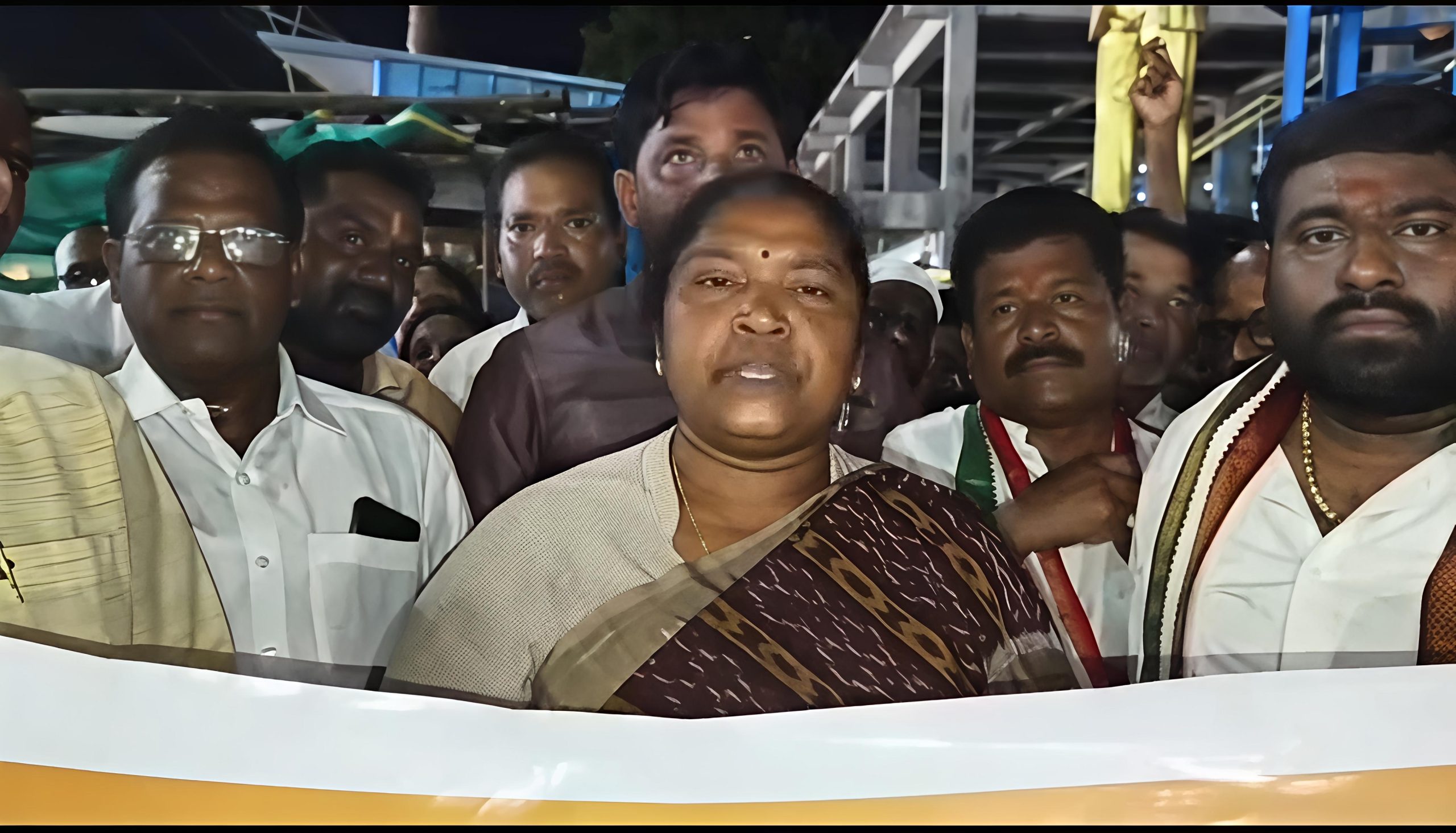 Seethakka Leads Congress Protest in Mulugu Over Kharge Rally Venue ‘Purification’ Row 2 Seethakka Mulugu protest